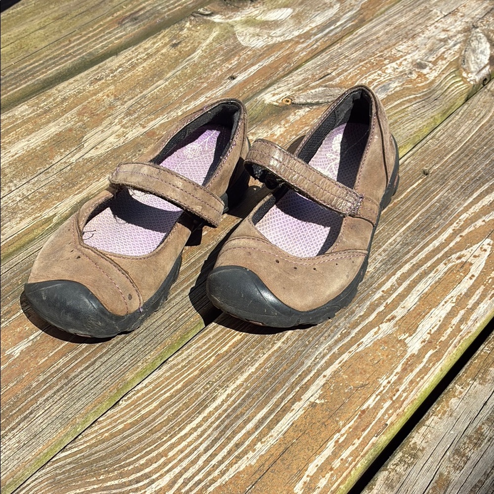 KEEN Brown Mary Jane Flats with Black Soles - size 1 big girl